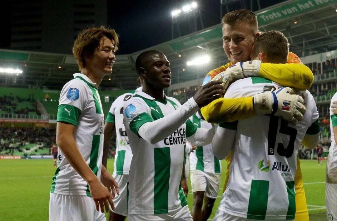 屈子墨以一 屈子墨以一