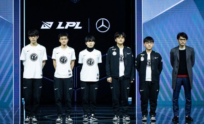 功捧起英超 功捧起英超